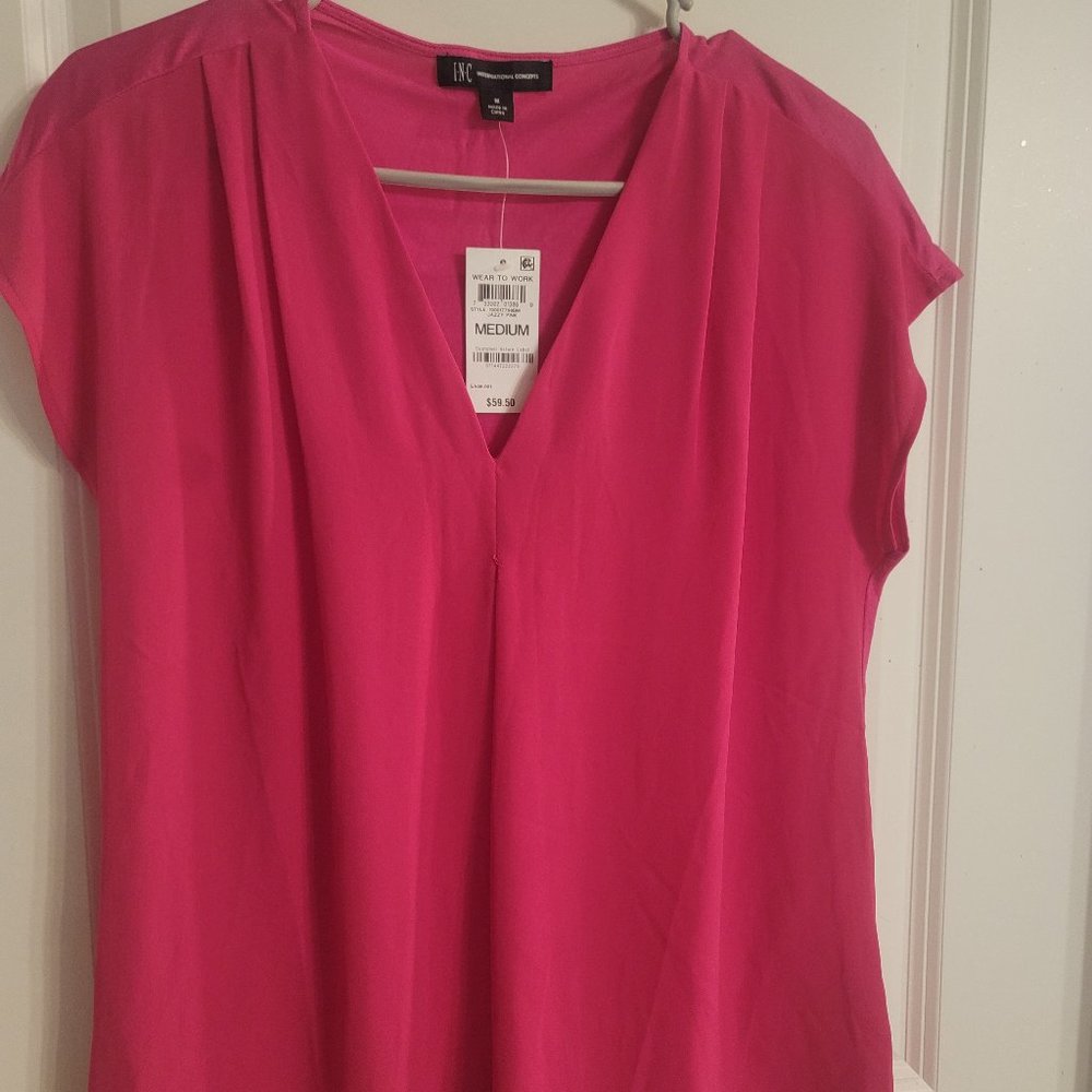 NWT  INC (international concepts) size M, Jazzy pink mixed material V-neck top.
